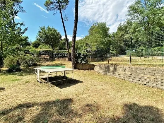 Lovely Bungalow in Capraia e Limite With a Shared Pool - Yerinde Yemek