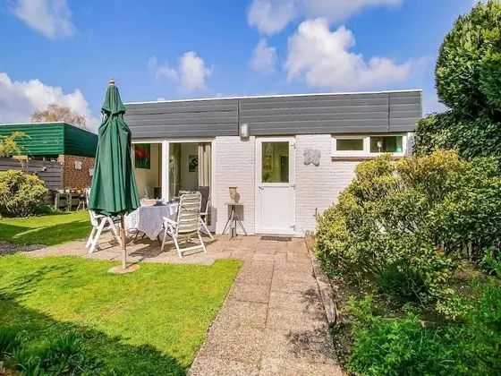 Lovely Bungalow in Noordwijkerhout With Garden