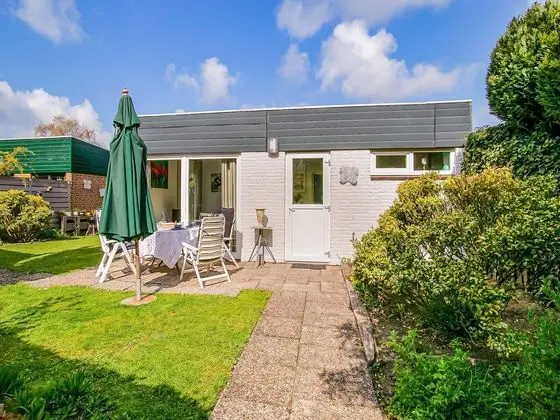 Lovely Bungalow in Noordwijkerhout With Garden - Dış Mekan