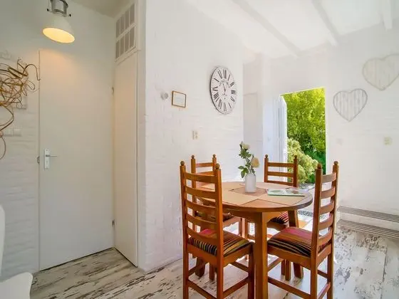 Lovely Bungalow in Noordwijkerhout With Garden - Yerinde Yemek