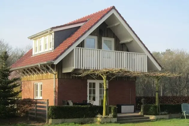 Lovely Cottage near Lake in Well - Öne Çıkan Resim