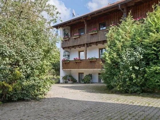 Lovely Farmhouse Apartment Near the ski Area in Neukirchen - Lobi