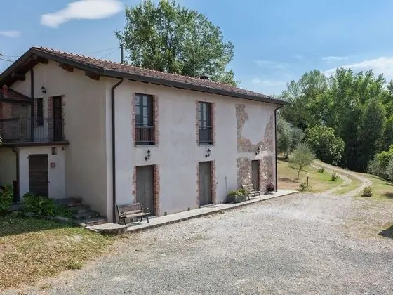 Lovely Farmhouse in Aulla With Swimming Pool
