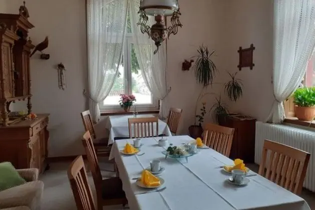 Lovely Farmhouse in Friedrichsfeld With Garden - Yerinde Yemek