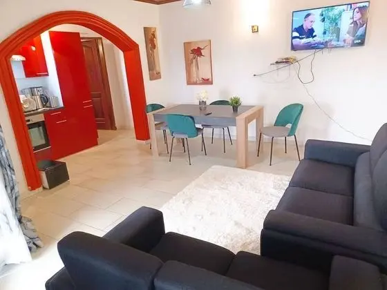 Lovely Furnished Apartment In Yaounde In Residence4 People