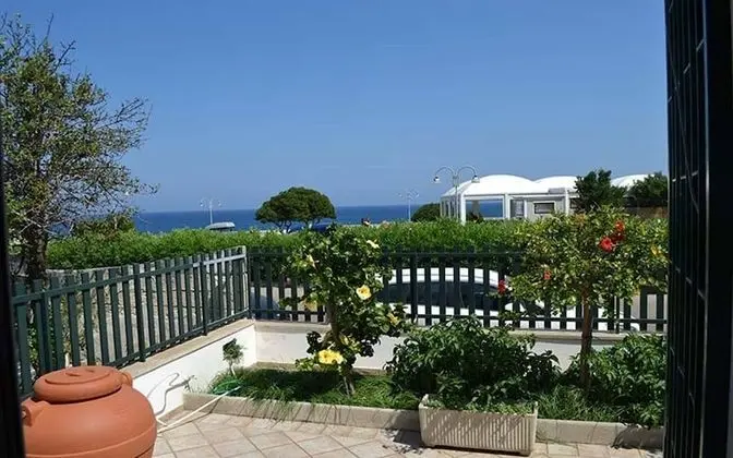 Lovely Holiday Apartment Quadrilocale Con Vista Mare Pt51 With Terrace Sea