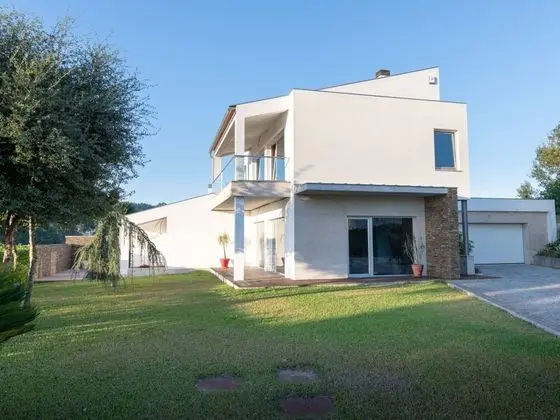 Lovely Holiday Home in Castelo do Neiva With Garden