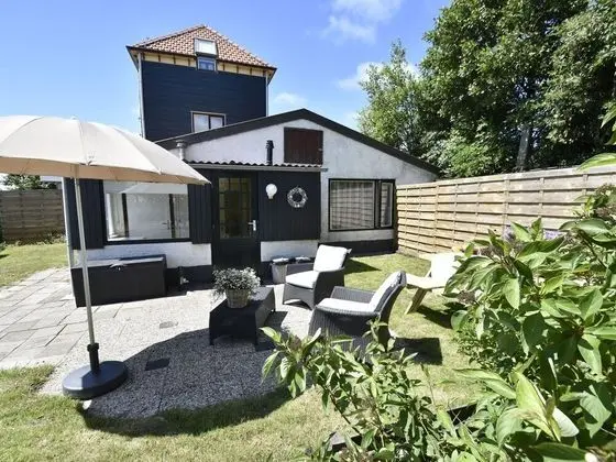 Lovely Holiday Home With Garden, Barbecue, Garden Furniture