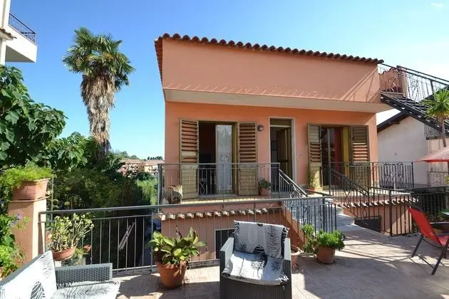 Lovely Holiday Home in Giardini Naxos near Sea