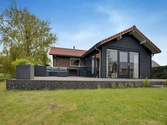 Lovely Holiday Home in Kattendijke With Garden