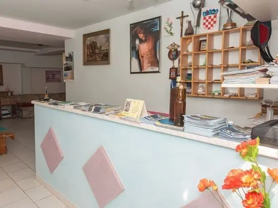 Lovely Holiday Home in Okrug Gornji near Sea - Lobi