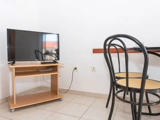 Lovely Holiday Home in Okrug Gornji near Sea - Yerinde Yemek