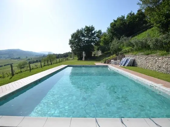 Lovely Holiday Home With Pool in Monte Colombo - Havuz