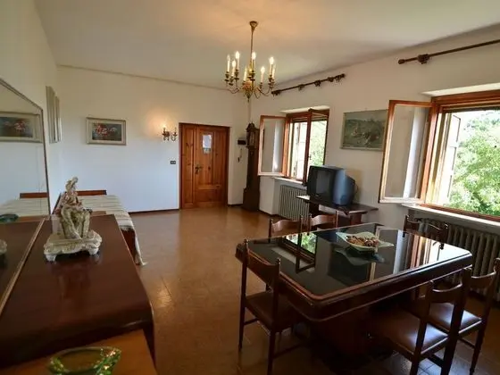 Lovely Holiday Home With Pool in Monte Colombo - Oda Düzeni