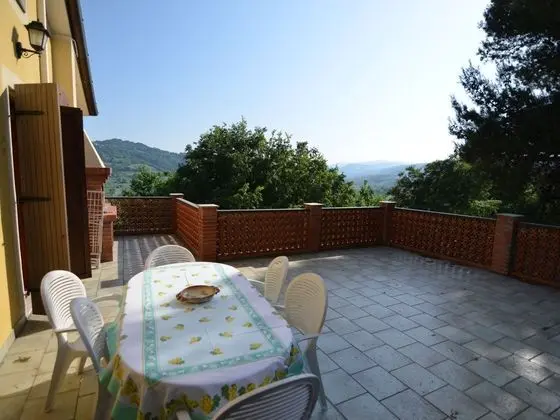 Lovely Holiday Home With Pool in Monte Colombo - Yerinde Yemek