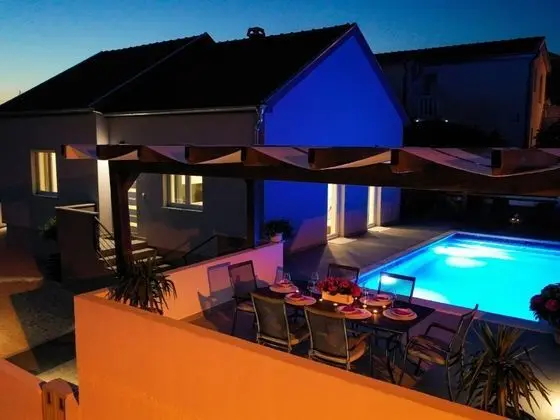 Lovely Holiday Home With Private Swimming Pool - Dış Mekan