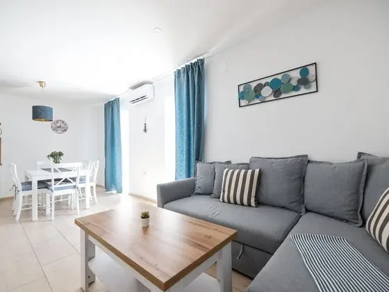 Lovely Holiday Home With Private Swimming Pool - Yerinde Yemek