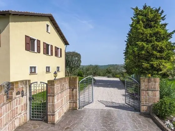 Lovely Holiday Home in San Costanzo With Swimming Pool - Lobi