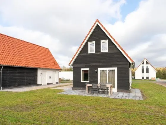 Lovely Holiday Home in Scherpenisse Near Strand Gorishoek