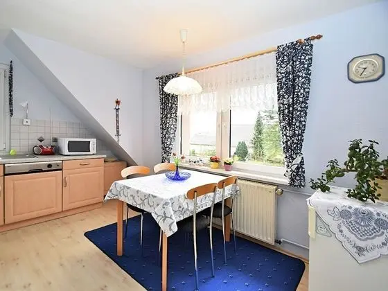 Lovely Holiday Home in the Thüringer Forest With Balcony, Deckchairs and Barbecue Area - Yerinde Yemek