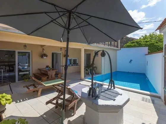 Lovely Holiday House With Private Swimming Pool & Terrace - Havuz