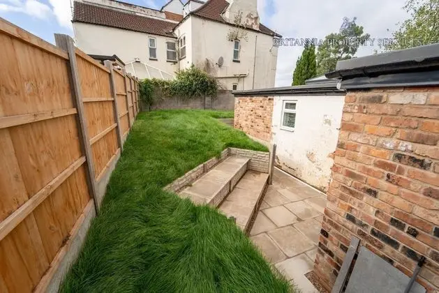 Lovely Homely Studio Available Next to UOB and QE