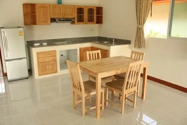 Lovely House With Access to Large Swimming Pool and Near Chalong Pier Num001 - Yerinde Yemek