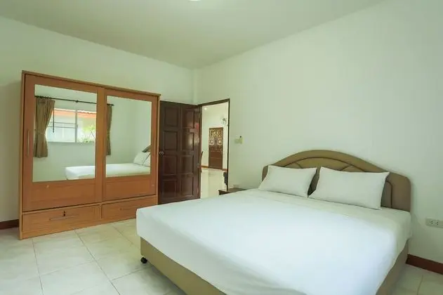 Lovely House With Access to Large Swimming Pool and Near Chalong Pier