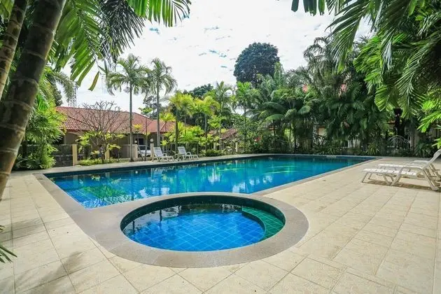 Lovely House With Access to Large Swimming Pool and Near Chalong Pier