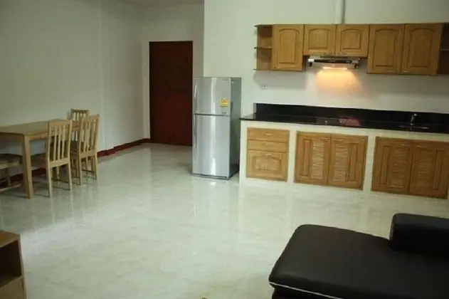 Lovely House Near Chalong Pier With Access to Large Swimming Pool Shop Centre - Yerinde Yemek