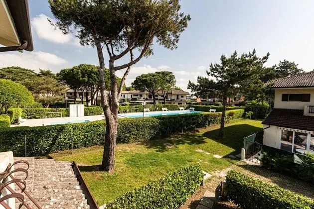 Lovely House in Residence With Pool - Great Location by Beahost Rentals