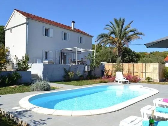 Lovely Island House With Private Swimming Pool, Garden, Bbq, Near the Sea