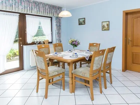 Lovely Mansion in Lirstal With Terrace - Yerinde Yemek