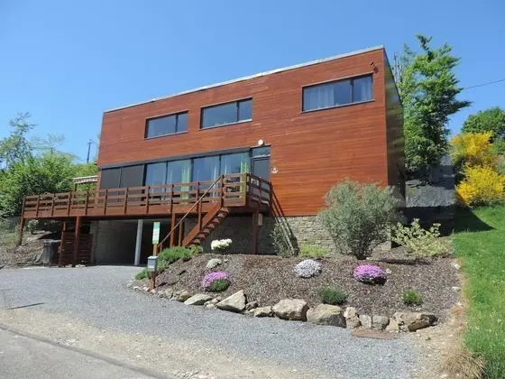 Lovely Modern Cottage With Sauna, Bubble Baths and Even a Beach on the River