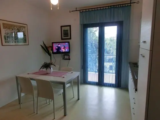 Lovely Renovated Flat Immersed in the Green of the Pineta by Beahost Rentals - Yerinde Yemek