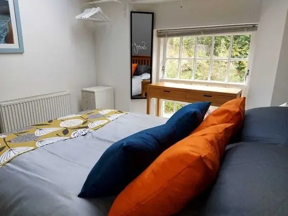 Lovely Riverside Perthshire Flat - Sleeps 8 - Oda