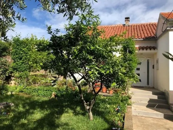 Lovely Roses Apartment, Sleeps 6