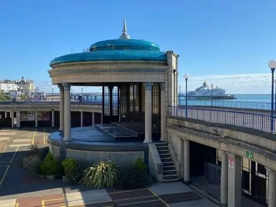 Lovely Seaside Apartment in Central Eastbourne - Dış Mekan