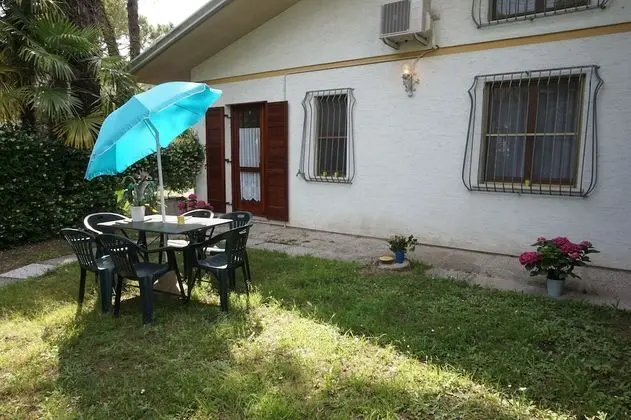 Lovely Semi-detached Villa With Private Garden in Lignano Riviera by Beahost - Dış Mekan