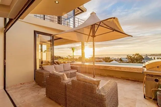 Lovely Six Bedroom Villa With Uninterrupted Sea Views 17 Geneva - Oda