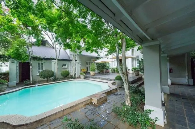 Lovely Spacious Room With Breakfast on one of our top Picks in Pretoria - Havuz