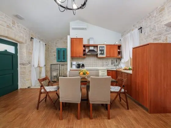 Lovely Stone House With Private Swimming Pool - Yerinde Yemek