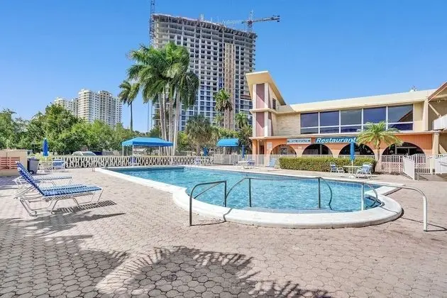 Lovely Studio /1bath , Hallandale Beach, Walk to the Beach! Outdoor Pool & Free Parking! - Mülk Olanakları