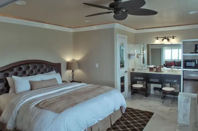 Lovers Point Inn