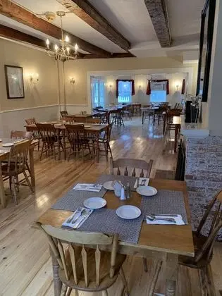 Lovett's Inn and Restaurant - Yerinde Yemek