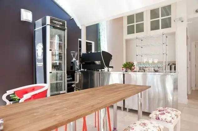 Lowena Cafe and Accommodation - Yerinde Yemek