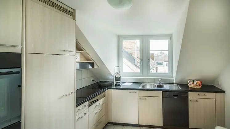 Löwenplatz Apartment near Station by Airhome - Mutfak