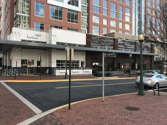 LRV Avant at Reston Town Center - Bar