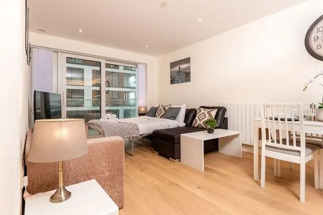 LT Riverview Apartments - Greenwich - Bar