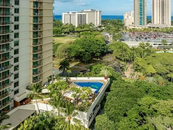 Luana Waikiki Hotel & Suites - Dış Mekan